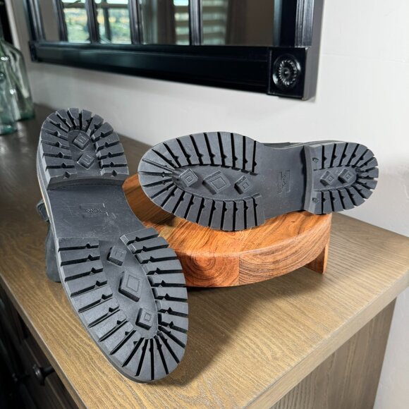 TOMS Dakota Chelsea Boots — Water-Resistant Comfort - NWOT - Picture 9 of 10